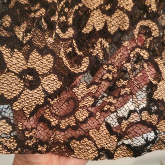 Adorable lace top - Picture 3 of 5